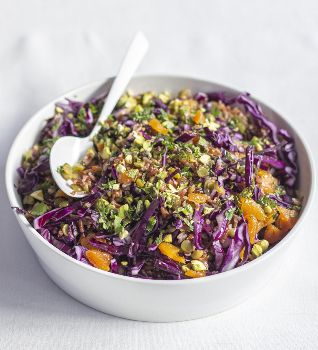 Salade de riz rouge et pois cassés au chou rouge